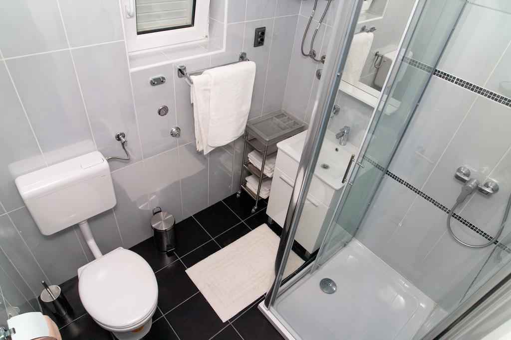 Apartment Ema Рогозниця Екстер'єр фото