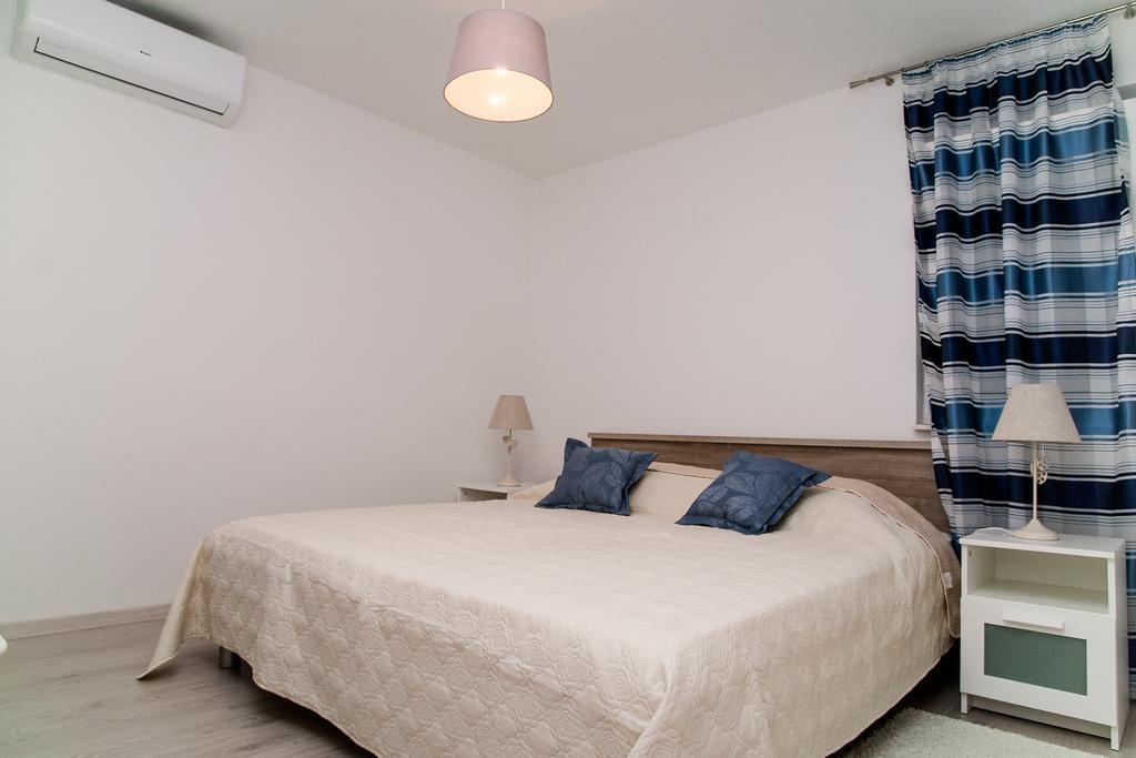 Apartment Ema Рогозниця Екстер'єр фото