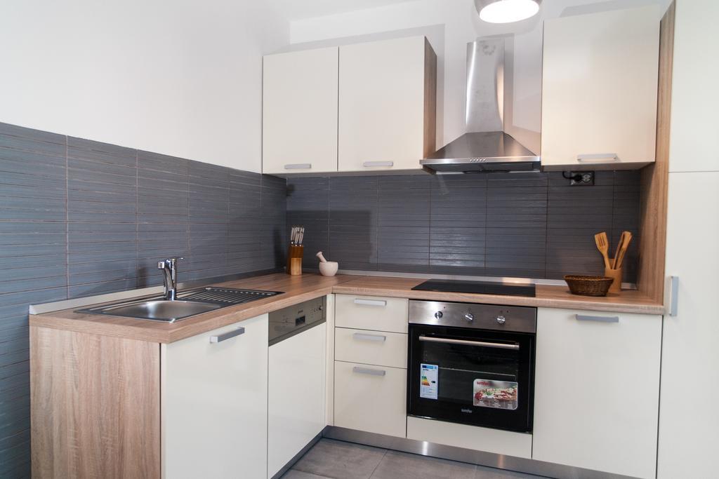 Apartment Ema Рогозниця Екстер'єр фото